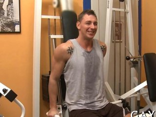 Gym queen gives a oral-stimulation after a set